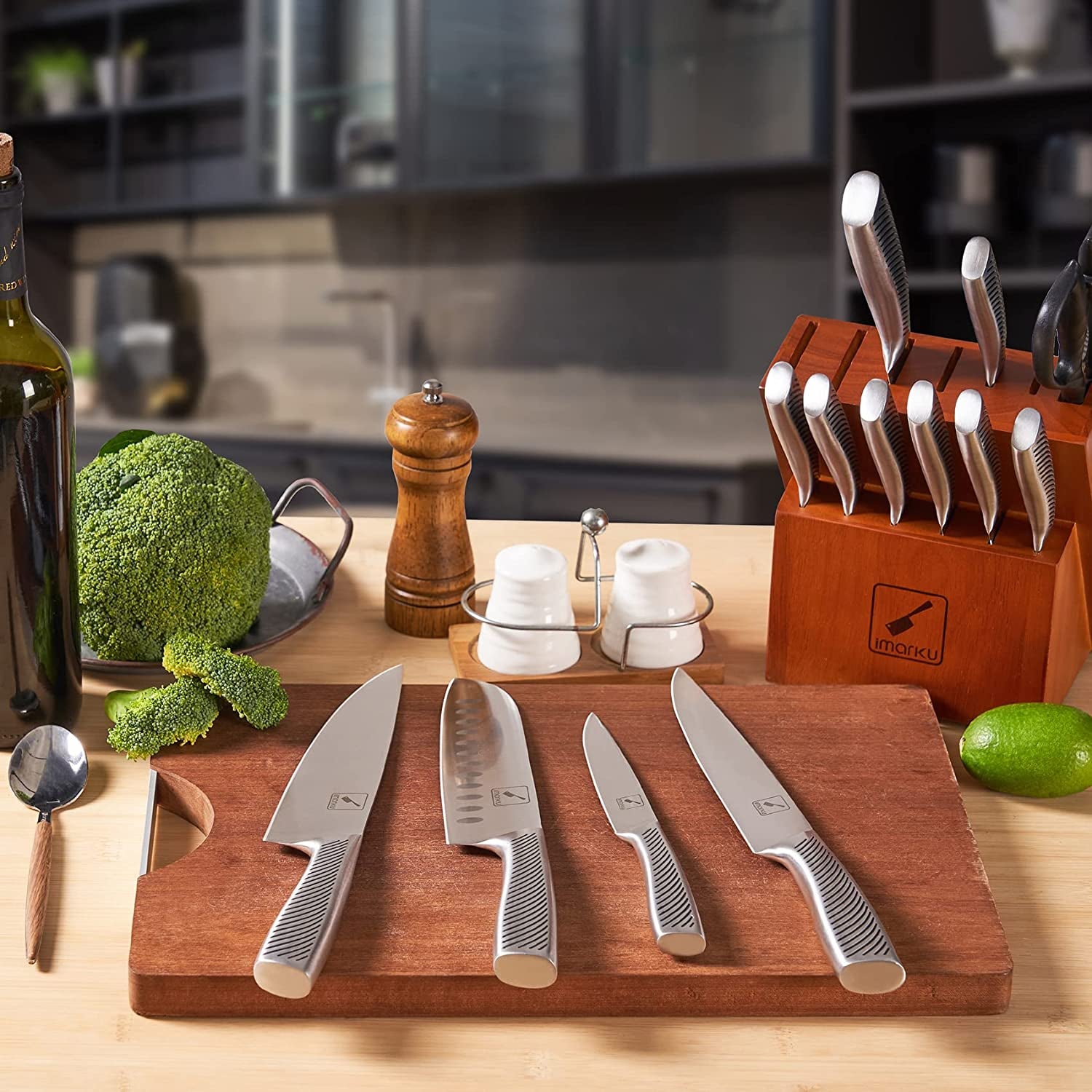 Kitchen Knife Set with Block,  14-Piece High Carbon Stainless Steel Knife Set, Dishwasher Safe Kitchen Knives, Chef Knife Set with Built-In Sharpener, Ergonomic Handle, Christmas Gifts for Women