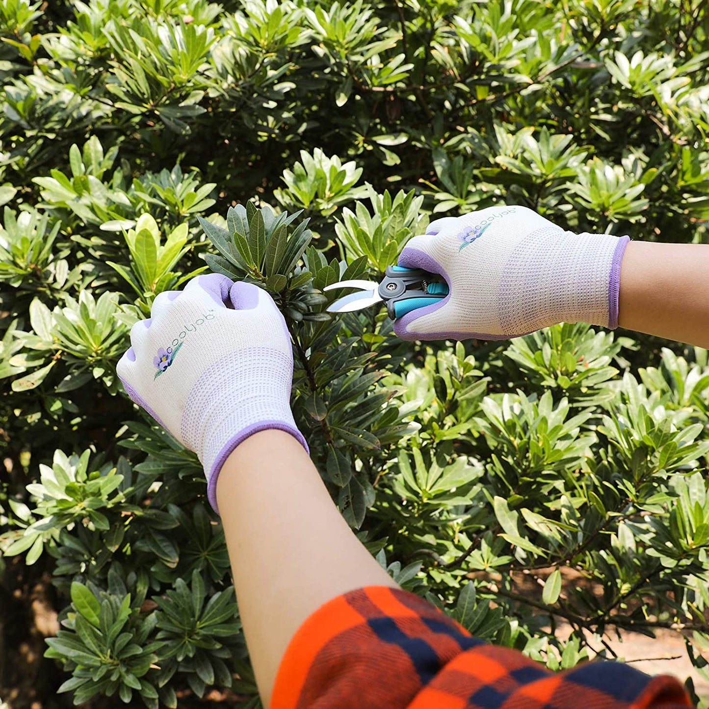 Gardening Gloves for Women and Ladies, 2 Pairs Breathable Rubber Coated Yard Garden Gloves, Outdoor Protective Work Gloves with Grip, Medium Size Fits Most, Lavender Purple & Apple Green